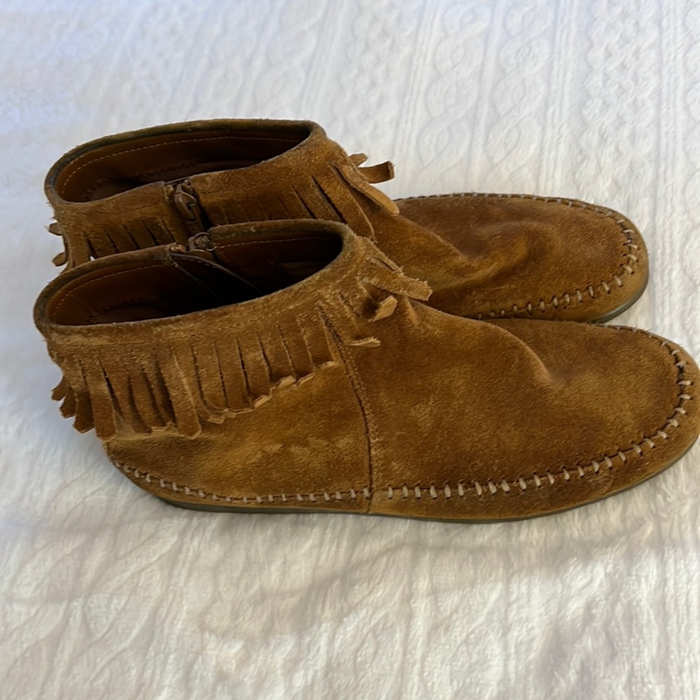 Aerosols fringe, short boots
